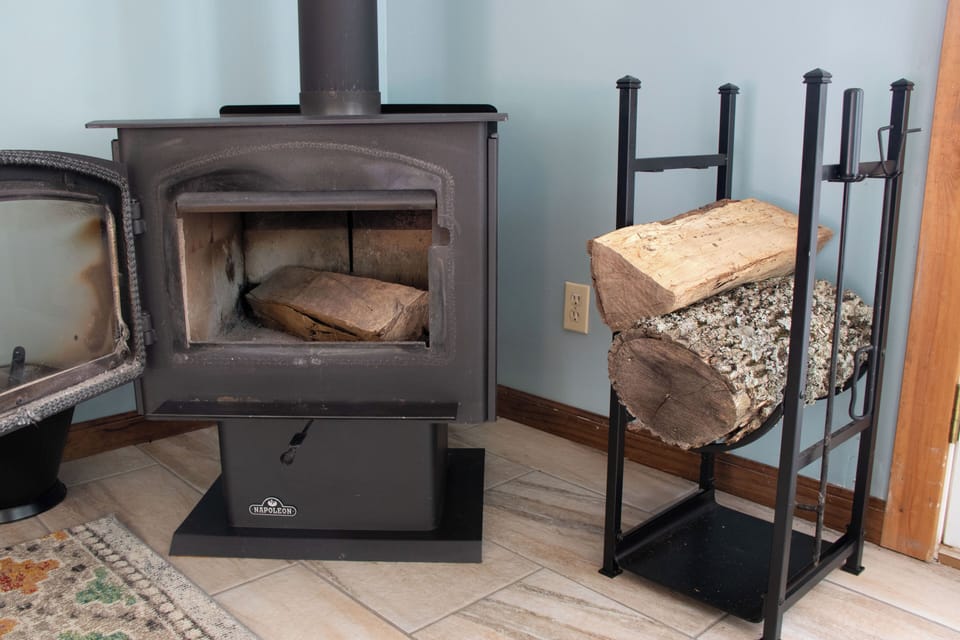Back den wood stove
