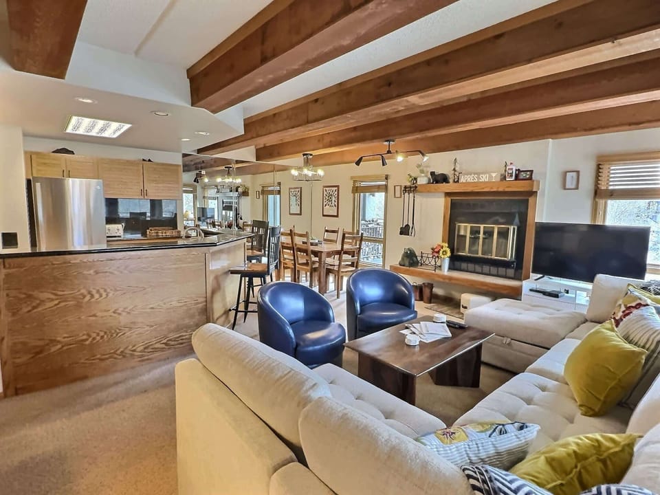 【Fireplace】Wood-burning hearth — après-ski gathering spot, firewood provided