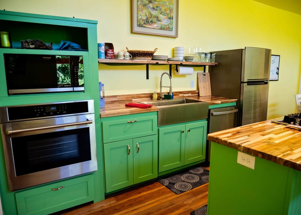 full sized kitchen