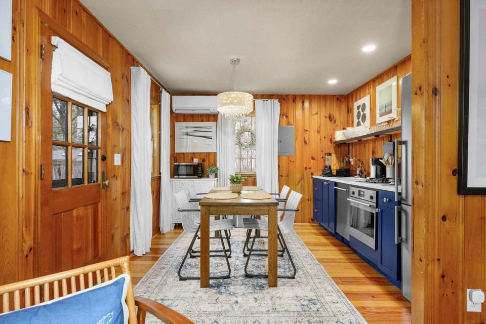 Eat in kitchen