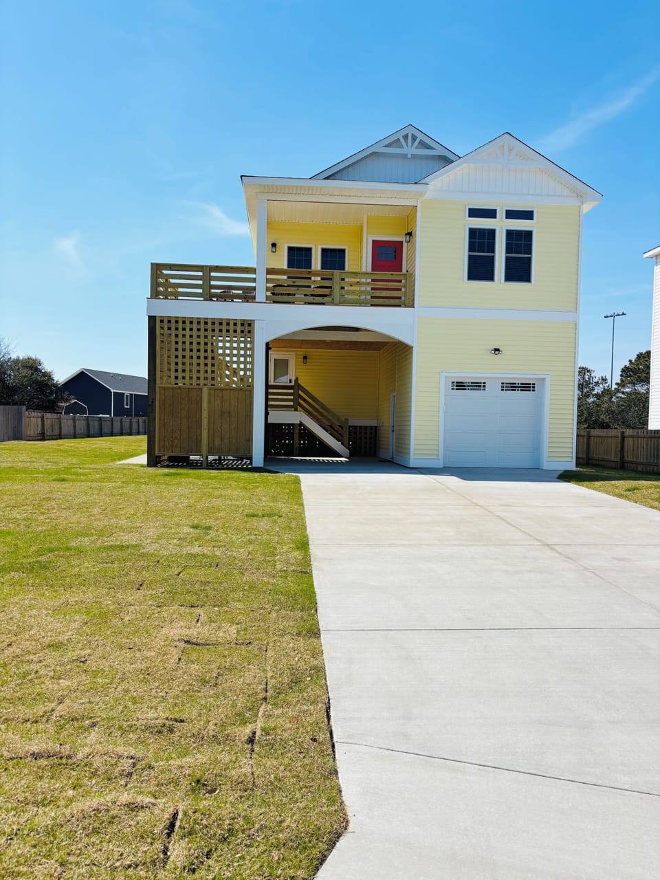 Welcome to your coastal getaway! Our bright yellow retreat! Plenty of Parking