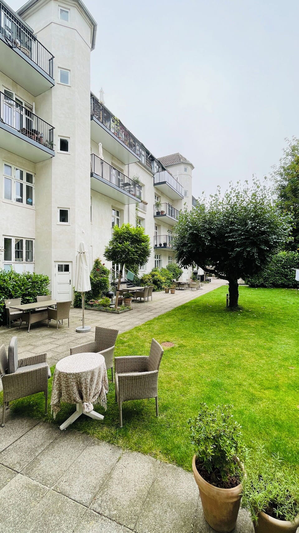 Building Exterior, Outdoor