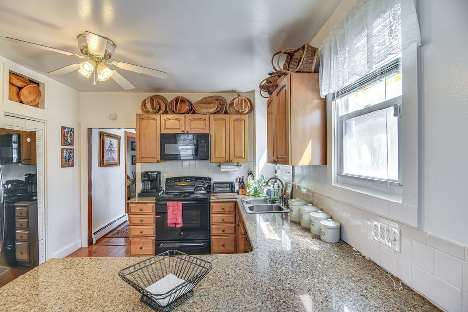 Kitchen | Central Heating & A/C | Free WiFi