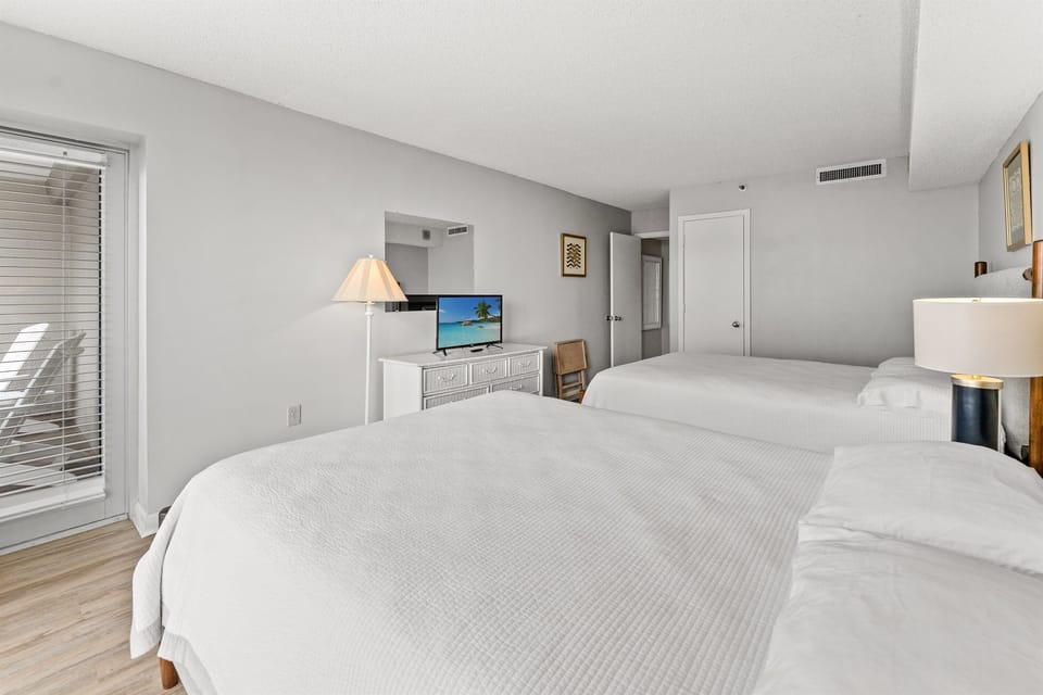 Roomy 2nd Bedroom with 2 queen beds