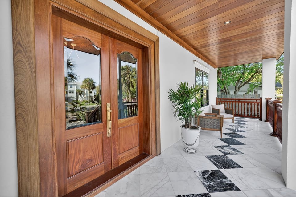 Front Door | Rosewood Retreat | 2605 Palm Blvd, Isle of Palms, SC | IOP Escapes