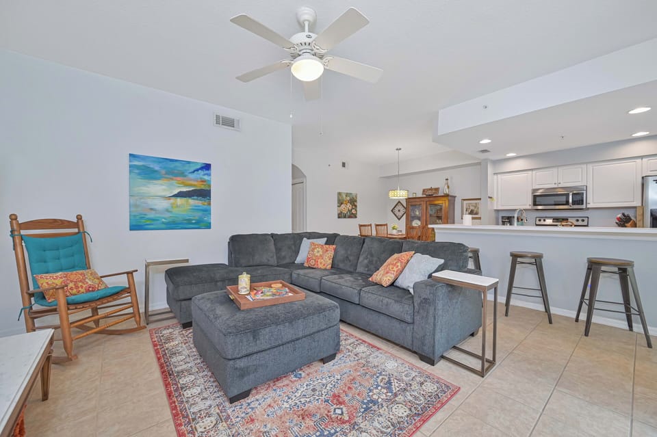 BT2815 - Living and kitchen with island