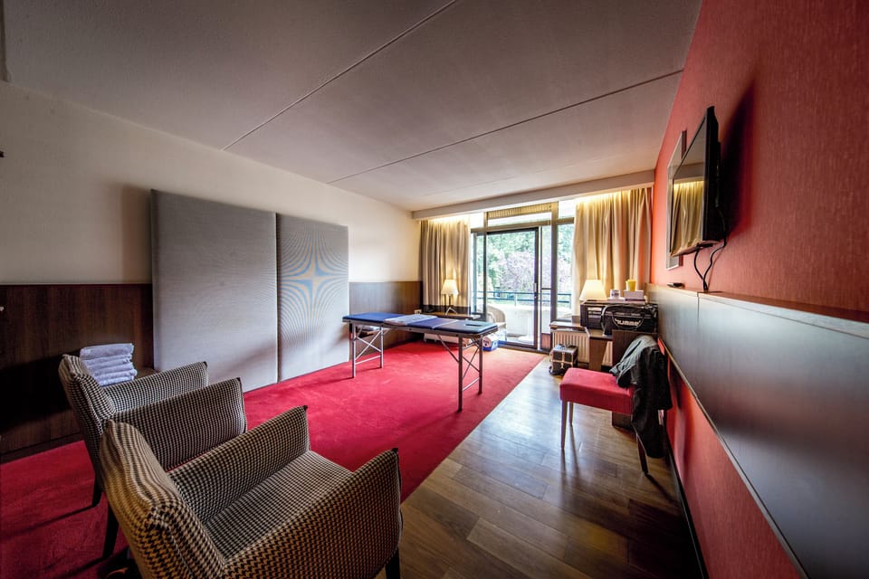 Spread out comfortably in a bright, versatile space for groups.