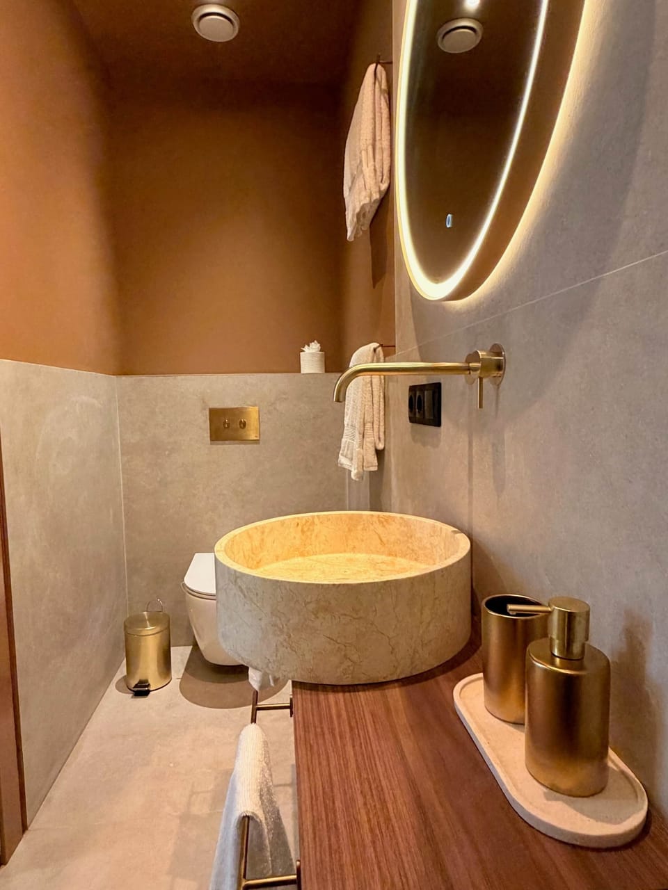 Bathroom sink
