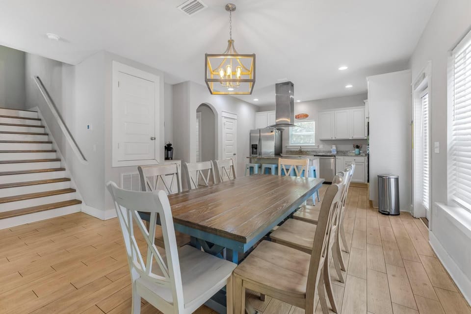 Seating for eight at the dining table