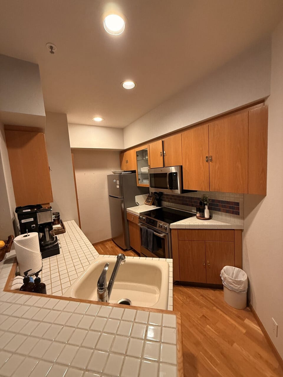 Fully equipped kitchen with new appliances