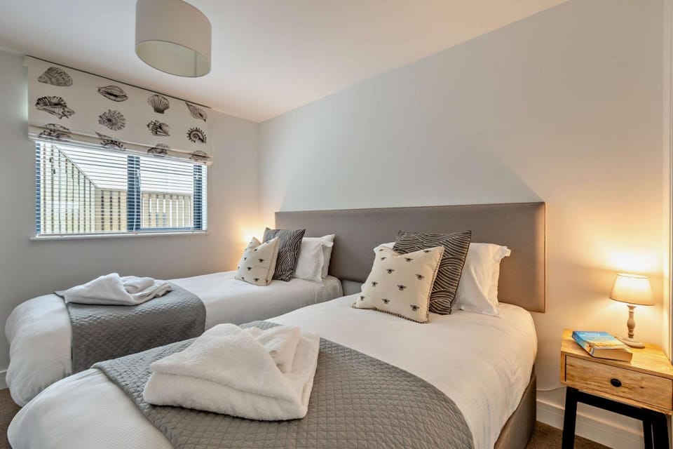 The twin bedroom at Mist, Devon