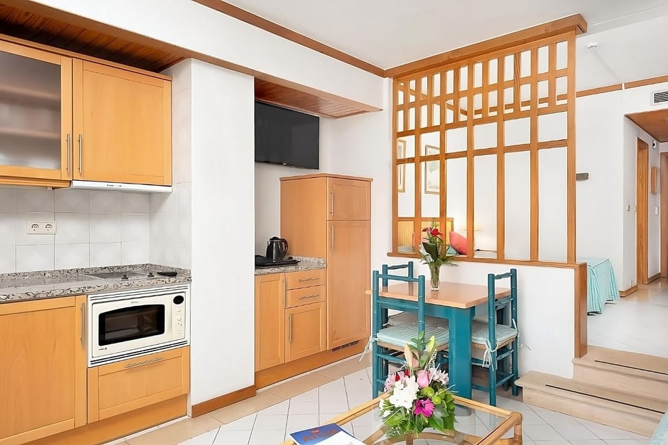 Full kitchen and dining table