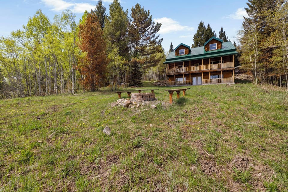 Outdoor Fire Pit / Exterior of Home 