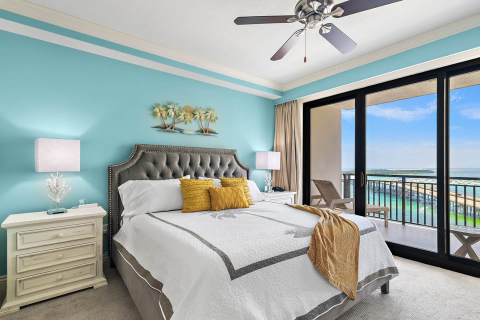 Master King Suite w Private Bath & Private Balcony
