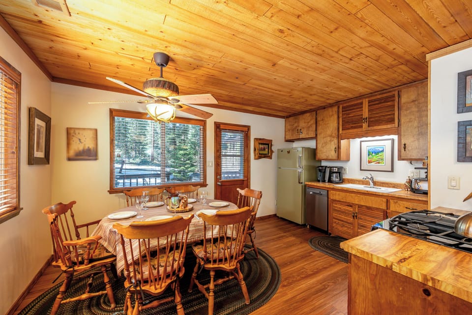 Gather around this rustic dining table where warm wood tones create a warm atmosphere for your mountain meals together.