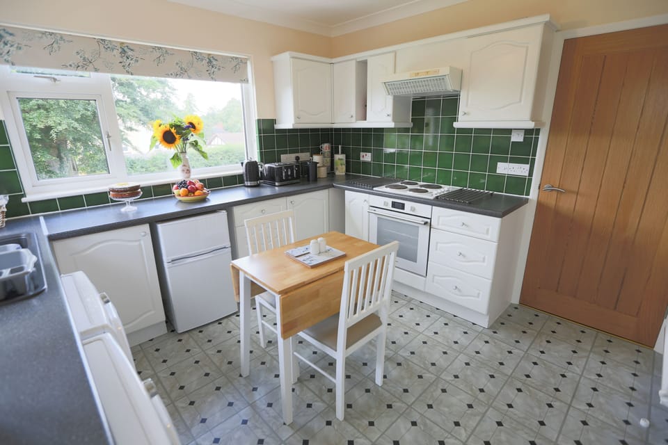 Bright, clean well equipped kitchen
