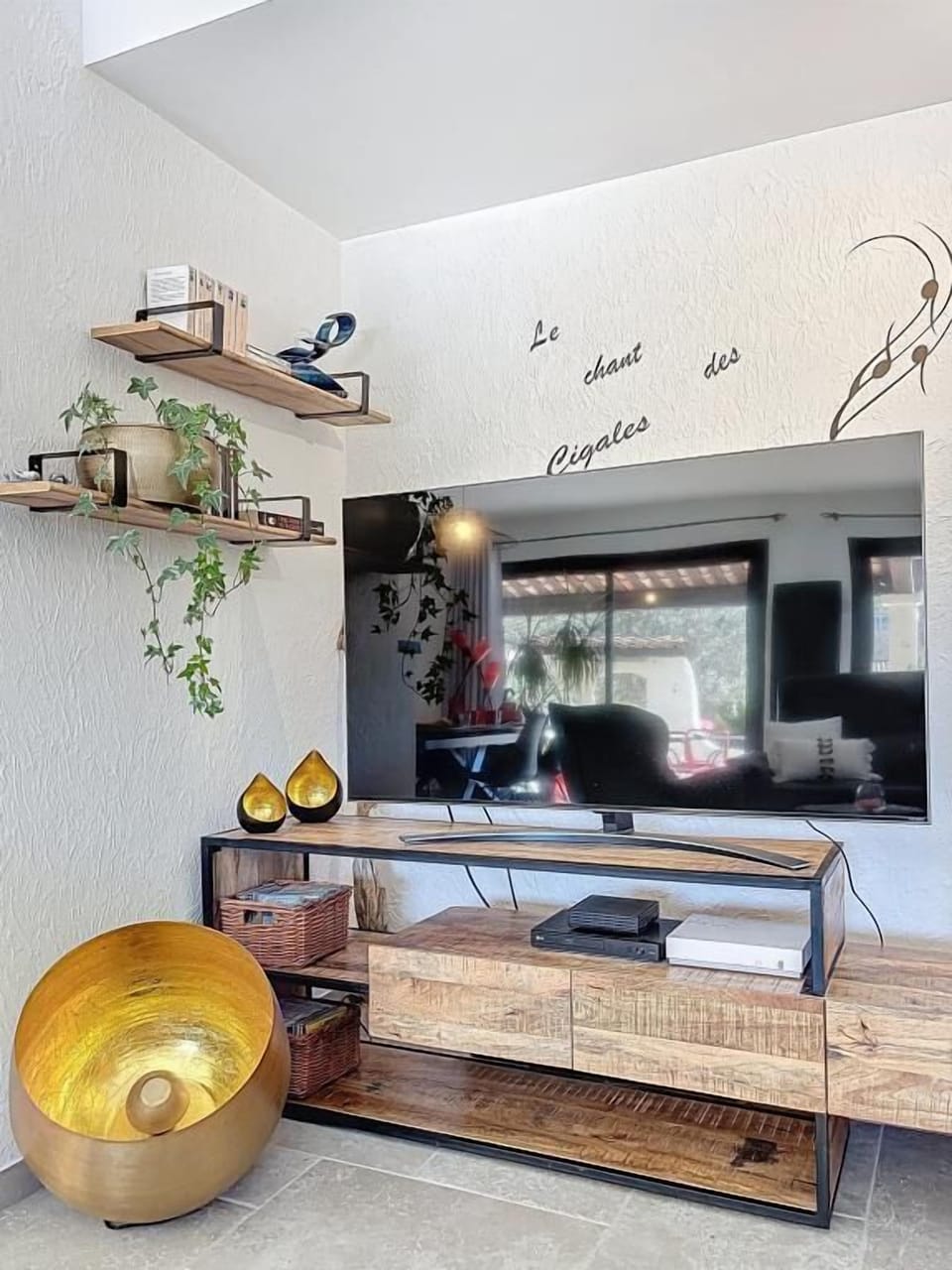 Smart TV, free wifi
