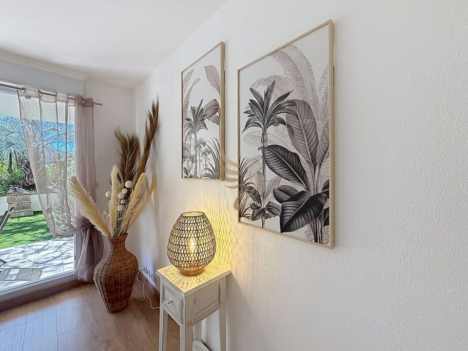 Décoration élégante et ambiance chaleureuse – détails soignés avec vue sur jardin verdoyant