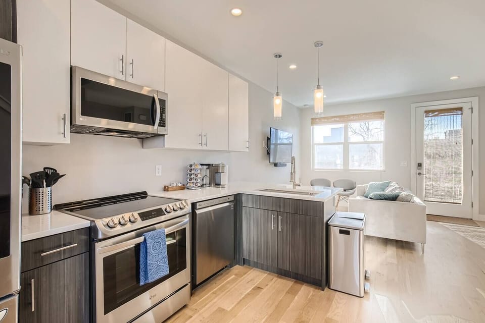 Full kitchen