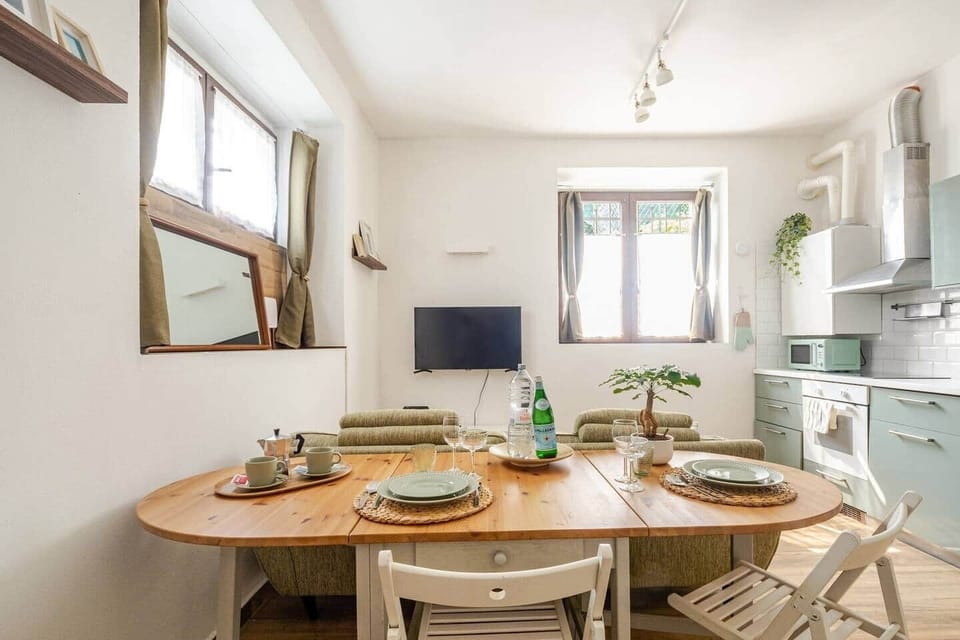 Il soggiorno è stato recentemente rinnovato con un divano letto nuovo da 1,40 m, più confortevole. Questa foto è stata mantenuta solo per mostrare lo spazio.