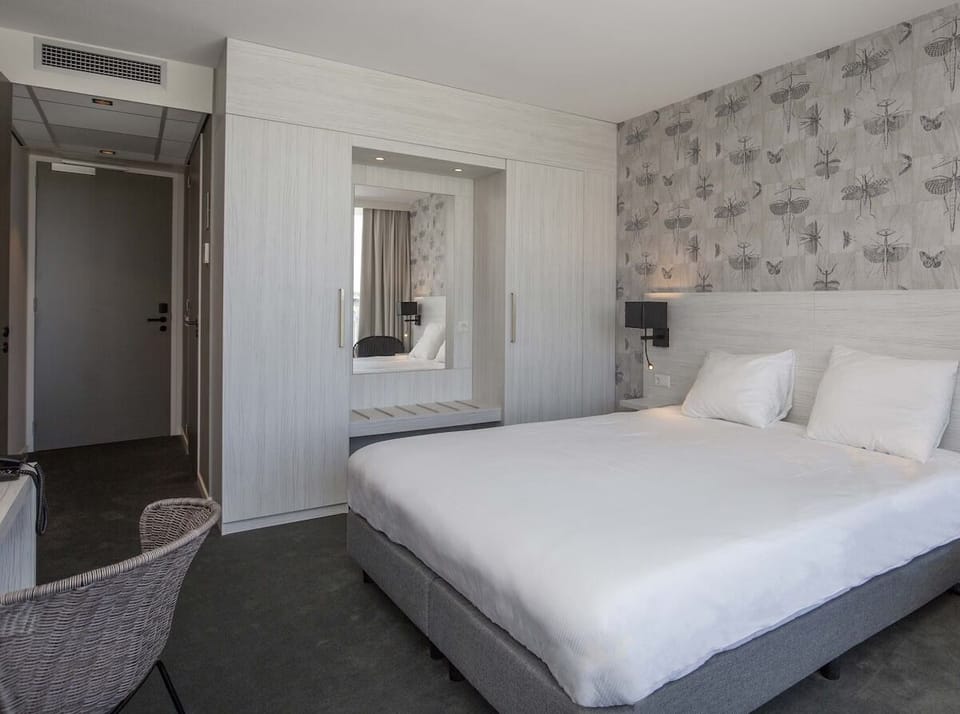 Relax into a quiet night’s sleep on plush, cloud-soft bedding.