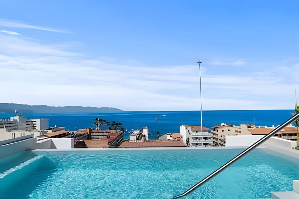 Balcony / Terrace,Swimming pool