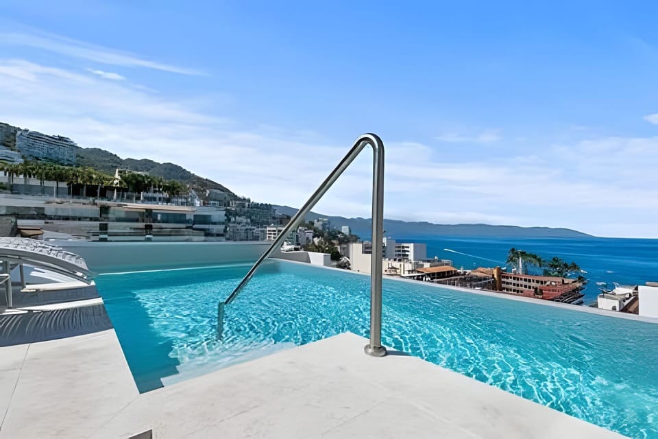 Balcony / Terrace,Swimming pool