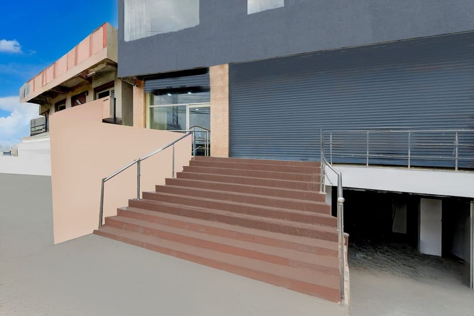 Entrance / Reception