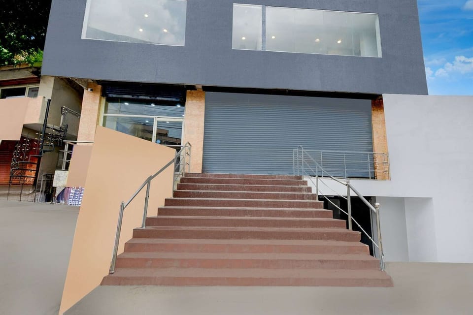 Entrance / Reception