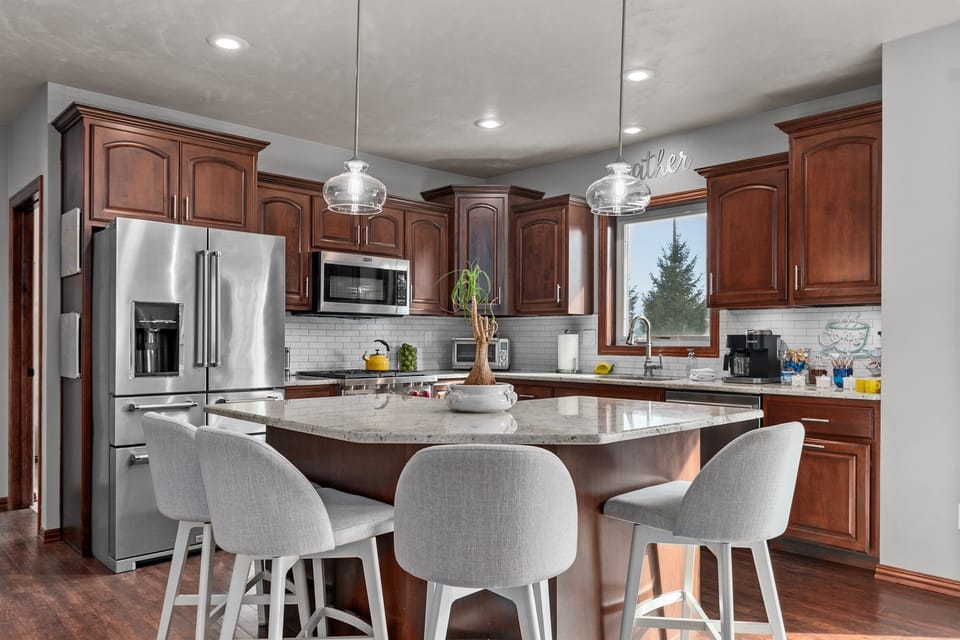 Full size kitchen to whip up a meal for the whole family.