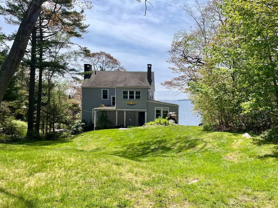 The Hull is a quaint ocean front home located just minutes from downtown Boothbay Harbor