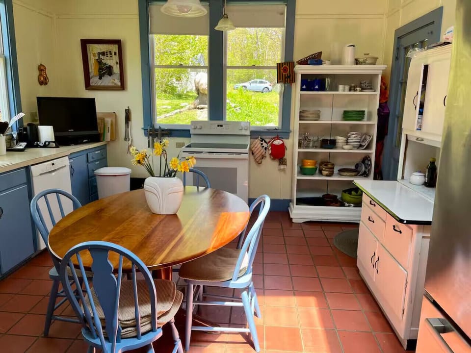 The kitchen has basic amenities for guest use - perfect for a dinner night in