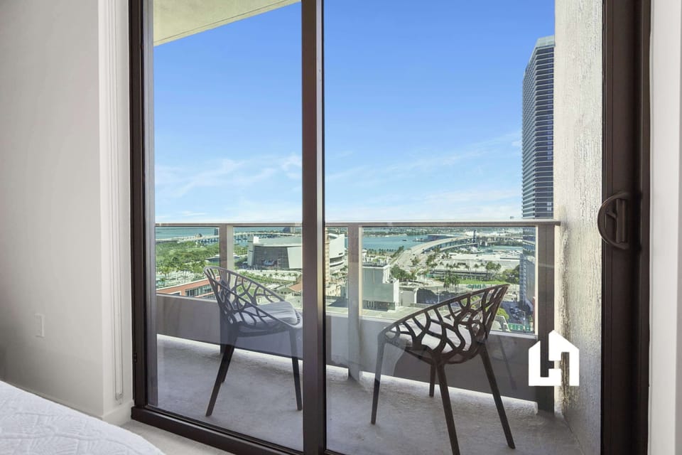 Private balcony with gorgeous views of Biscayne Bay and the city
