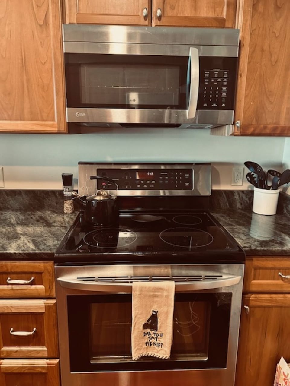 Fully equipped kitchen with high end finishes.