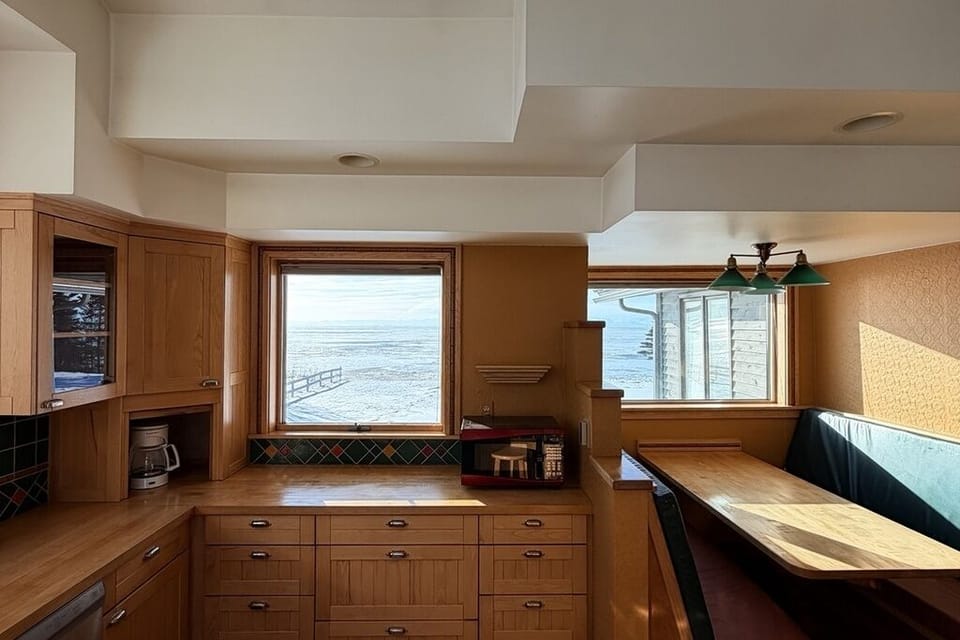Large breakfast nook