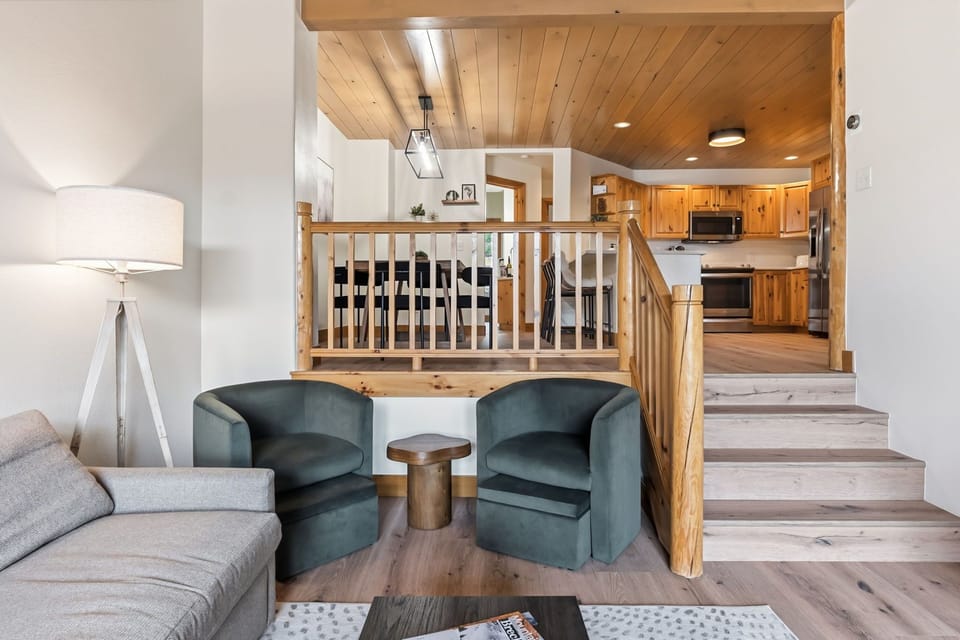 Living Area (2nd Floor)