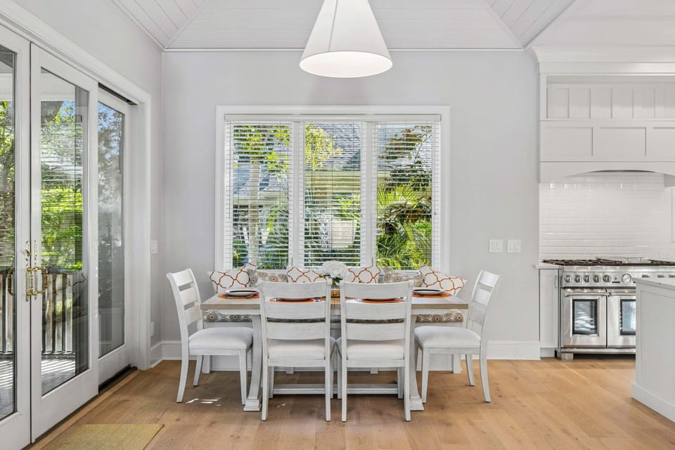 Kitchen nook with seating for 6
