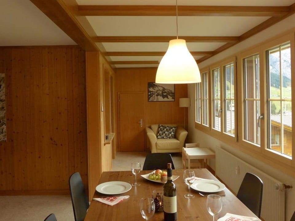 Table, Property, Furniture, Building, Window, Tableware, Wood, Interior Design, Chair, Floor
