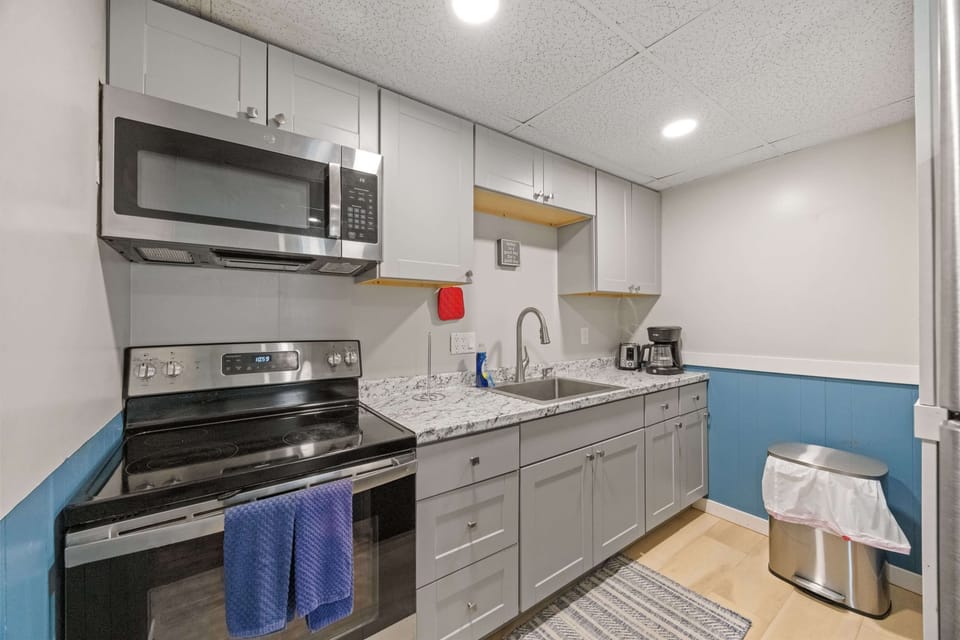 This unit comes with everything you need to cook.