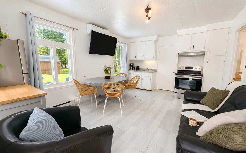 Un salon chaleureux pour relaxer en bonne compagnie.