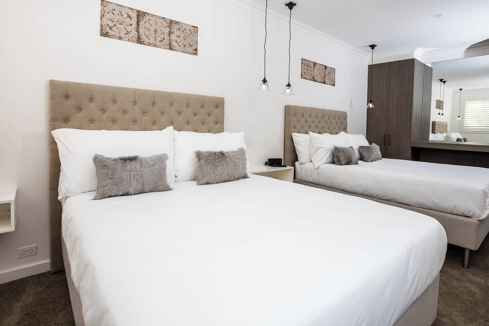 Studio Apartment 1 Twin Queen