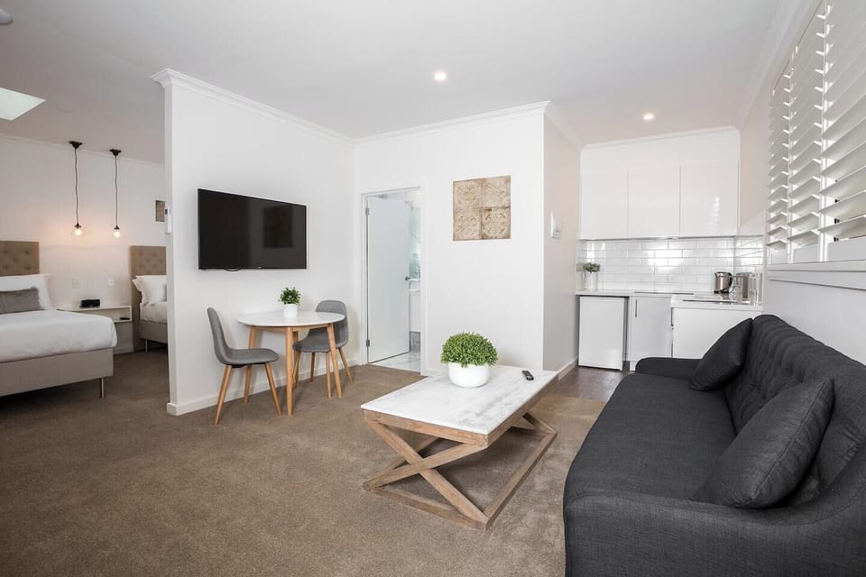Studio Apartment Twin Queen