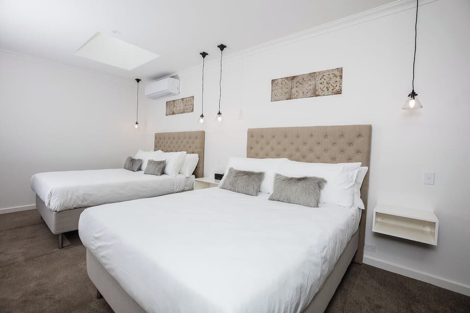 Studio Apartment Twin Queen