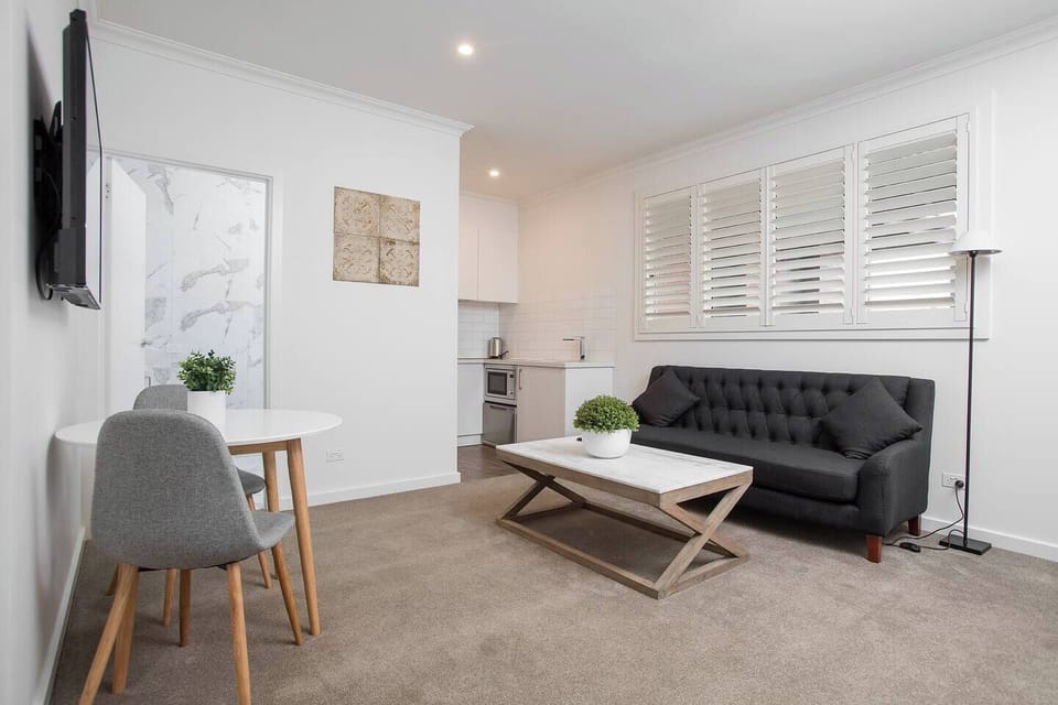 Studio Apartment Twin Queen