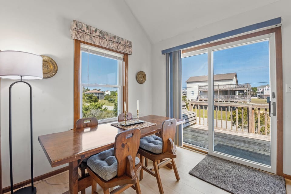 HIWA02: Just Beachy | Mid Level Dining Area