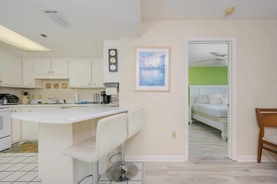 Craft delicious meals at your counter while enjoying the welcoming vibe of the cozy kitchen space