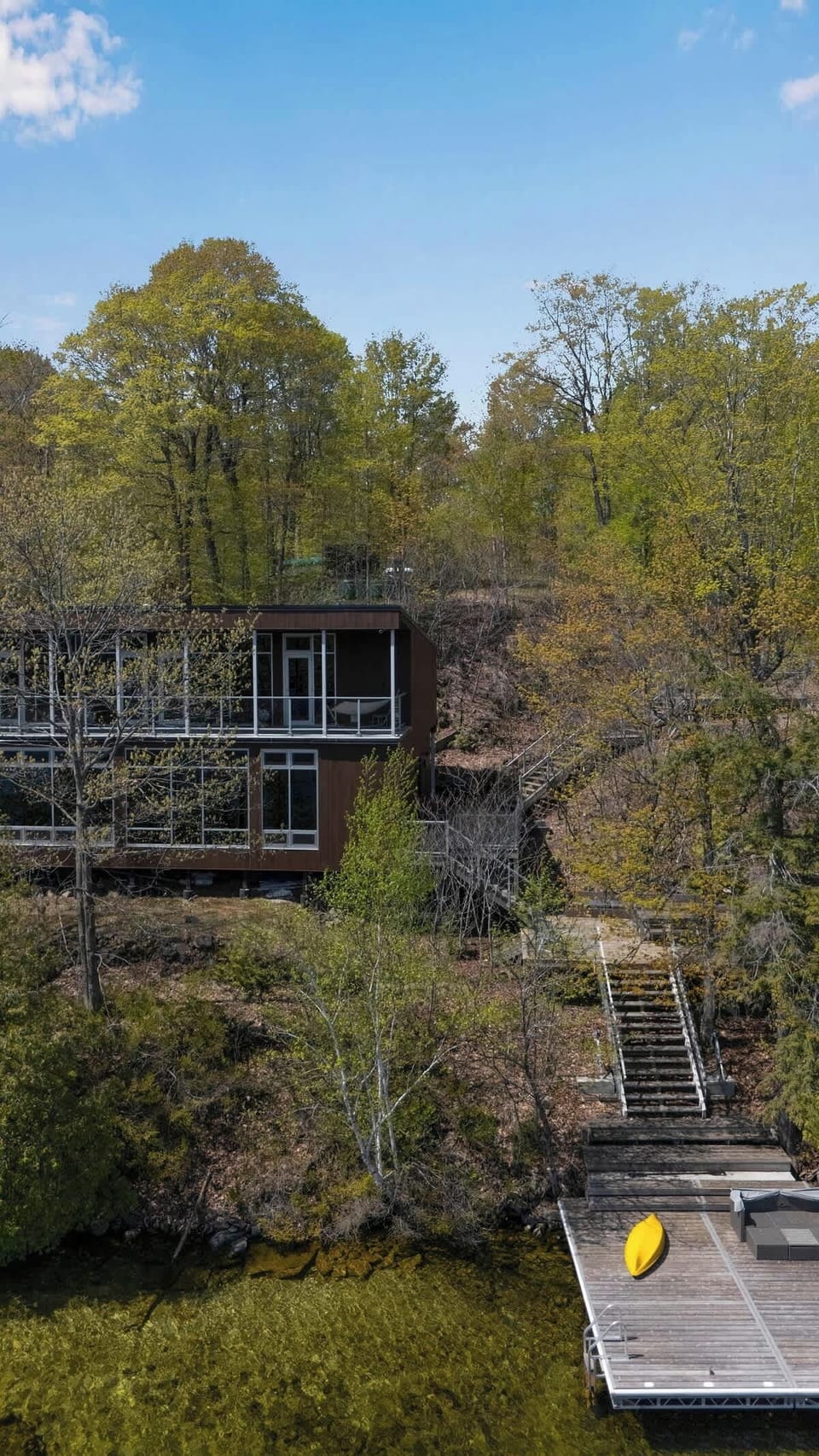 Large modern cottage on Otter Lake
