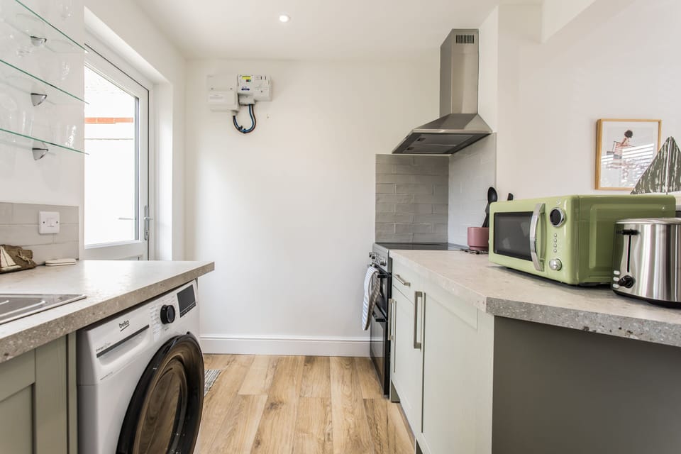 Studio with open plan kitchen/bedroom and dining area