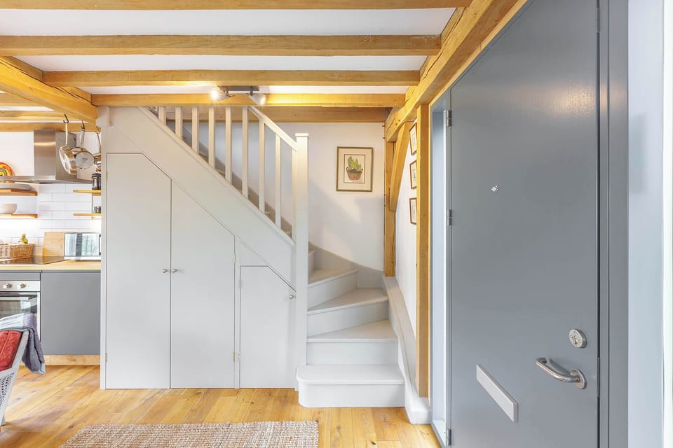 Tree House, Lewes - Host & Stay