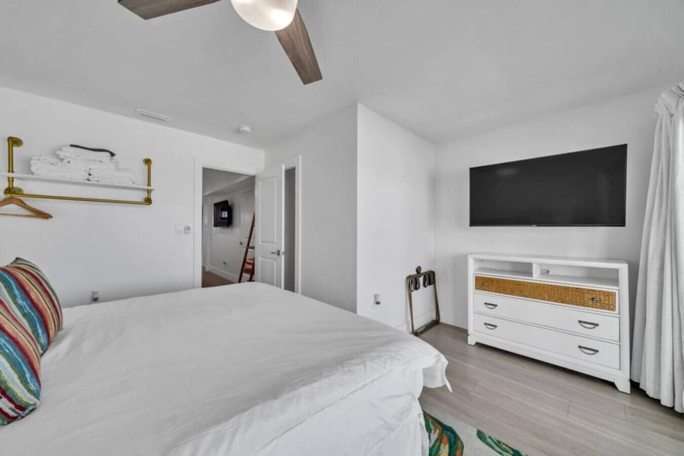 Floor 1: Bedroom #2 King beach front with ensuite bathroom
